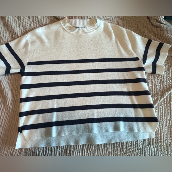 Abercrombie Striped White and Navy Women's Top - Picture 4 of 5
